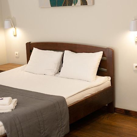 איוונו-פרנקיבסק Nebos Hotel & Restaurant מראה חיצוני תמונה