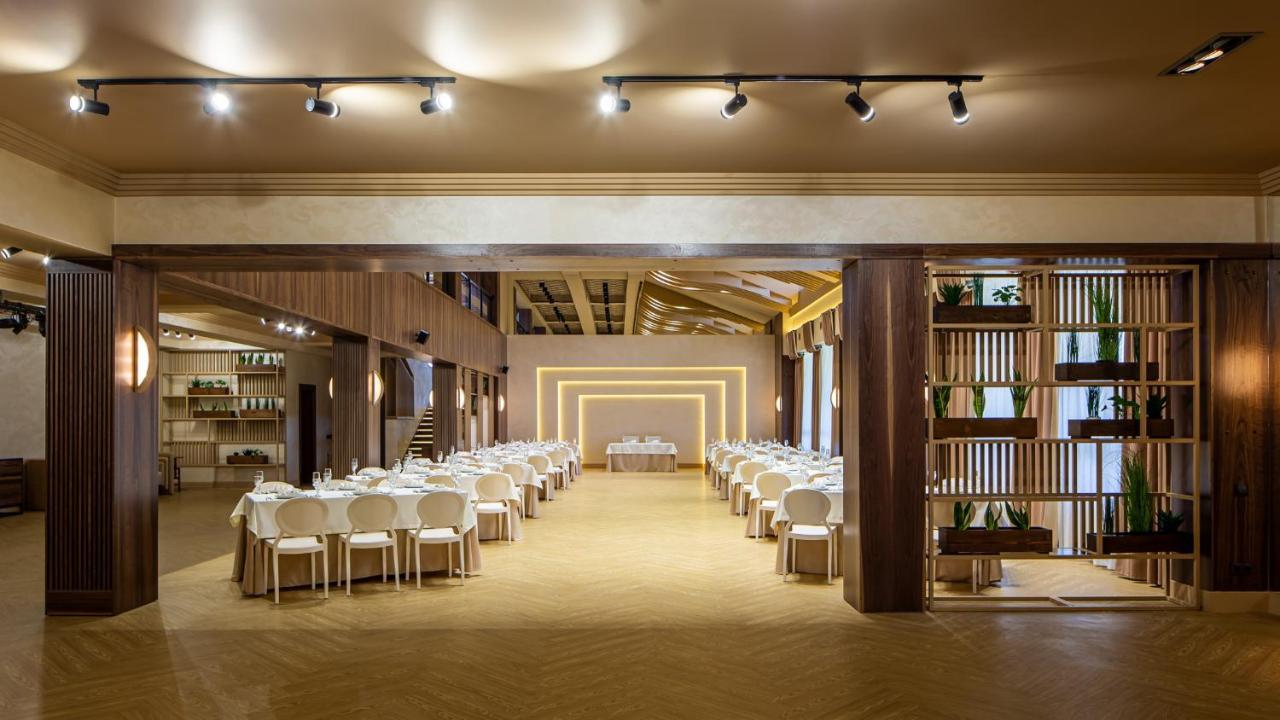 איוונו-פרנקיבסק Nebos Hotel & Restaurant מראה חיצוני תמונה