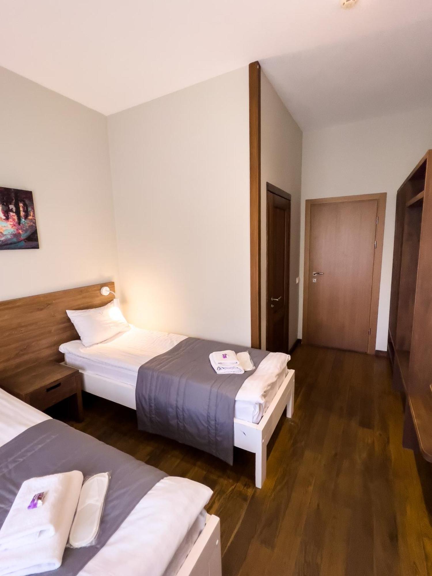 איוונו-פרנקיבסק Nebos Hotel & Restaurant מראה חיצוני תמונה