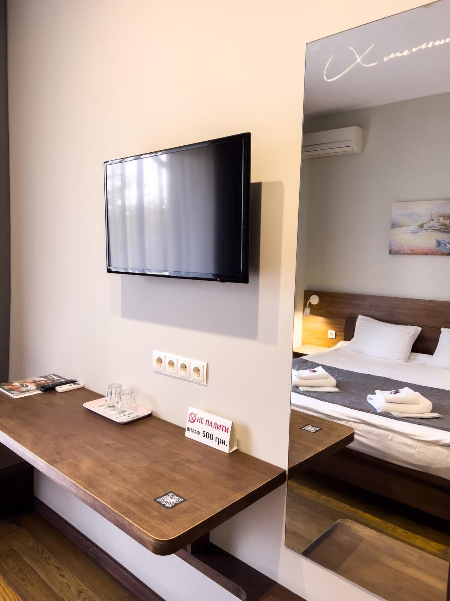 איוונו-פרנקיבסק Nebos Hotel & Restaurant מראה חיצוני תמונה