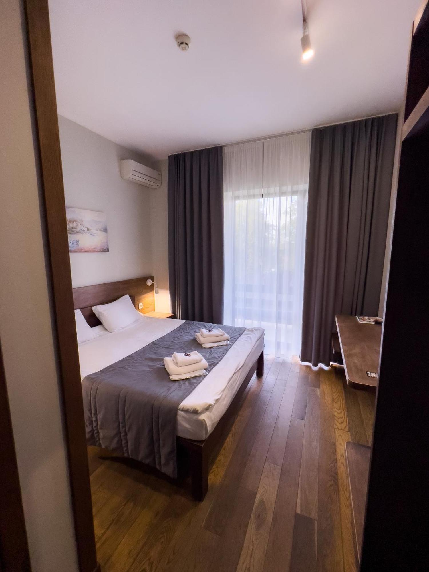 איוונו-פרנקיבסק Nebos Hotel & Restaurant מראה חיצוני תמונה