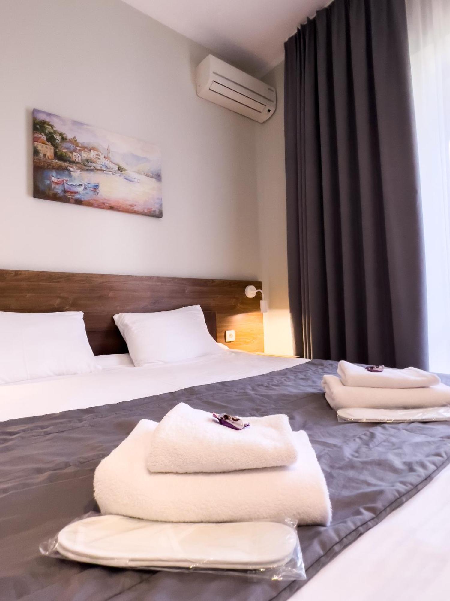 איוונו-פרנקיבסק Nebos Hotel & Restaurant מראה חיצוני תמונה